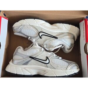 W Nike V2K Run Summit White Metallic Silver Sneakers HQ7901-104 Womens 5.5